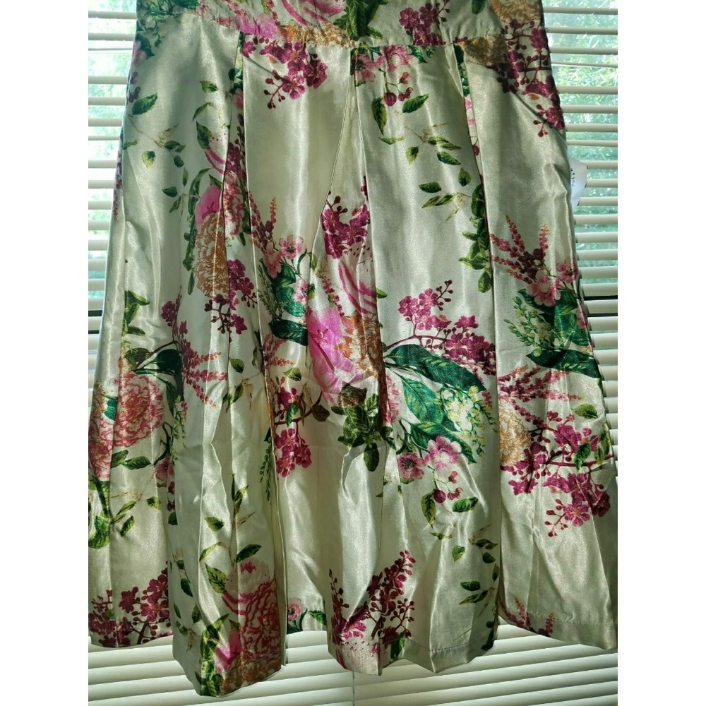 Floral printed pleated skirt